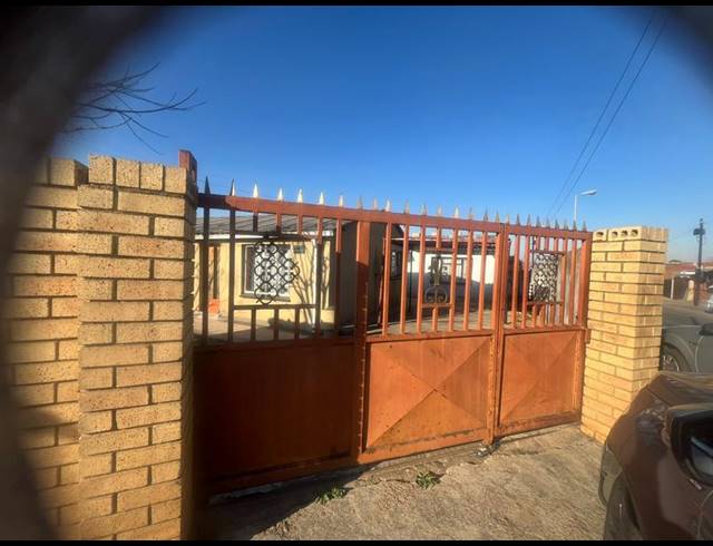 2 BEDROOM PROPERTY TO RENT IN MEADOWLANDS EAST